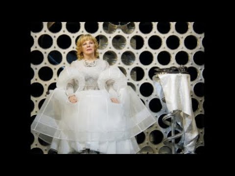 Как принцесса «Ленкома» превратилась в «несчастную  богатую бабу без мужа, детей и друзей»