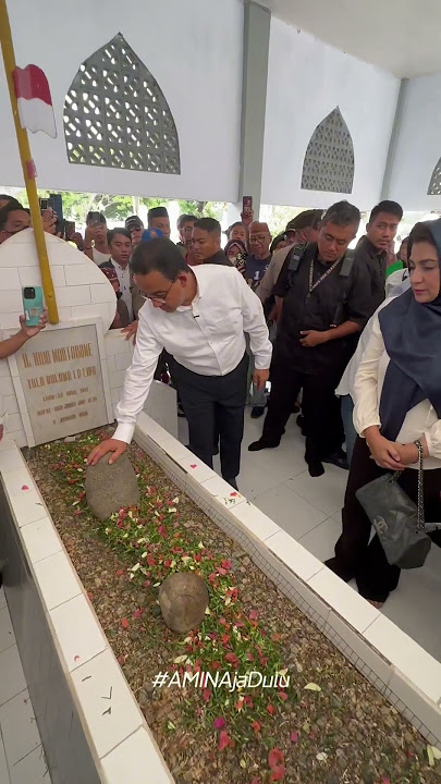 Anies Berziarah ke Makam Pahlawan Nasional Nani Wartabone di Gorontalo.