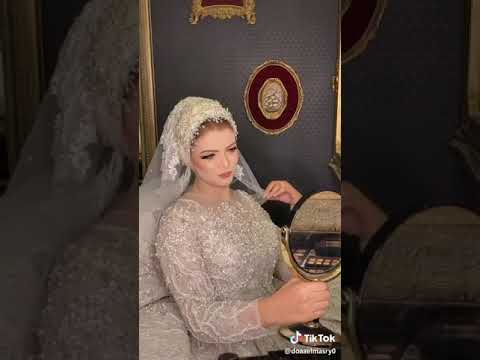 عروسةة قمر قدام مريتها تتدلع براحتها