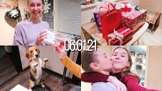 Обмениваемся подарками с семьёй 🎁🥰 Что я подарила маме и бабушке?  Мы проснулись в 8 утра ☀️