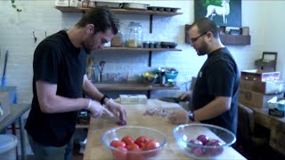 Lynchburg restaurant distributes food to community