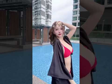 بنت بدون ملابس