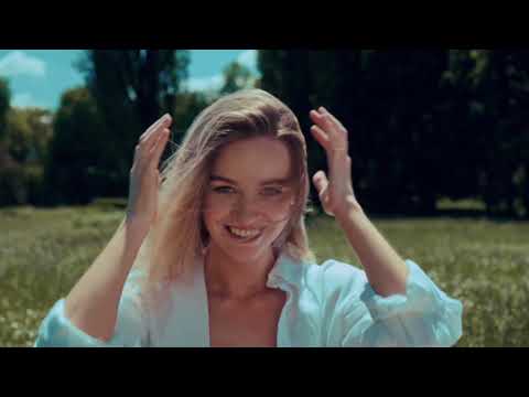 مشهد فتاة تبتسم للمونتاج بدون حقوق 