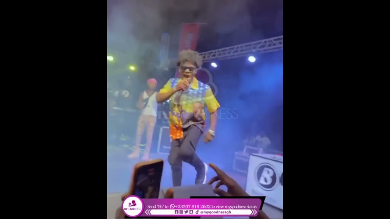 Kuami Eugene and his look alike performs together in kumasi 😹 ️🔥 - YouTube