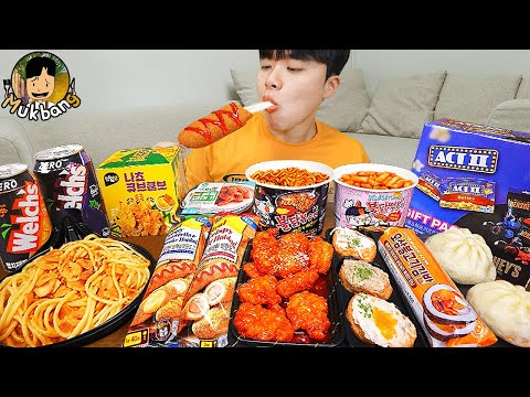 ASMR Mukbang محل بقالة المعكرونة الحارة نقانق جيمباب Tteokbokki صوت الأكل 