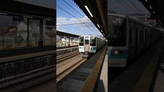中央本線 石和温泉駅を出発する211系普通電車
