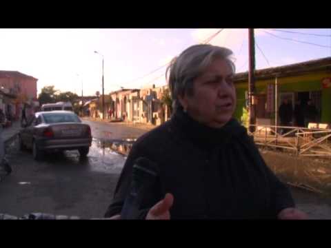 ფოთში ბაზრის მიმდებარედ მოვაჭრეებმა , ავარიული გზა გააპროტესტეს 04 01 17