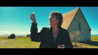 Leitn pa jårdi (Small on Earth) - Therese (4K Lyric Video)