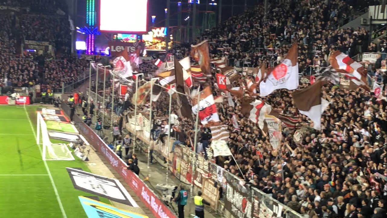 Ultras, Fans und Kiezkicker feiern zusammen sensationelles Spiel gegen Leverkusen #usp #fangesänge