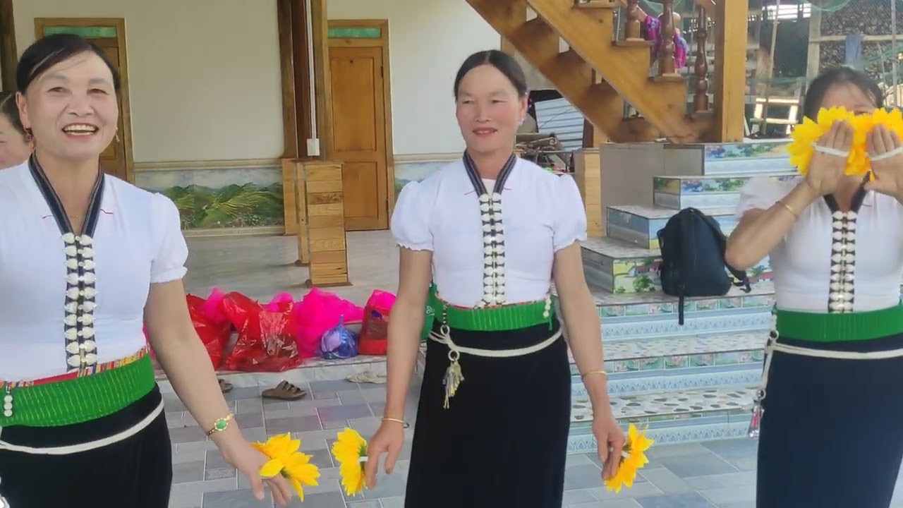 Đội văn nghệ thôn vạn đất