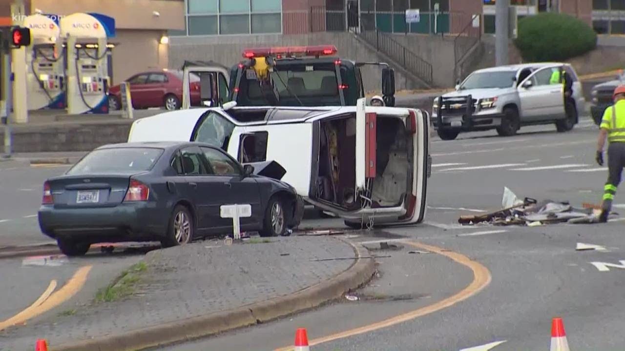 Car flips during police chase in Mill Creek - YouTube