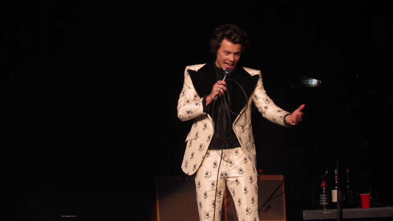 Harry Styles Interacting with the Crowd - New York - 6/21/18