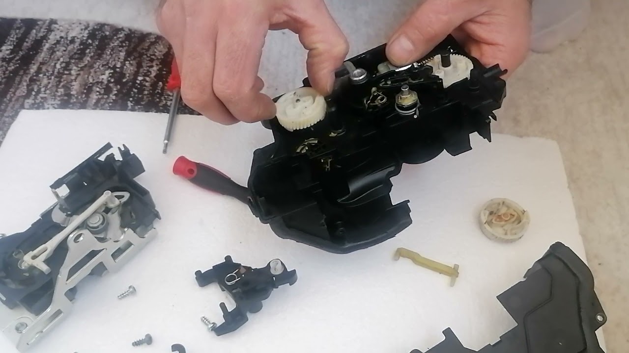Reparatie broasca usa BMW e90, 91,92 - YouTube