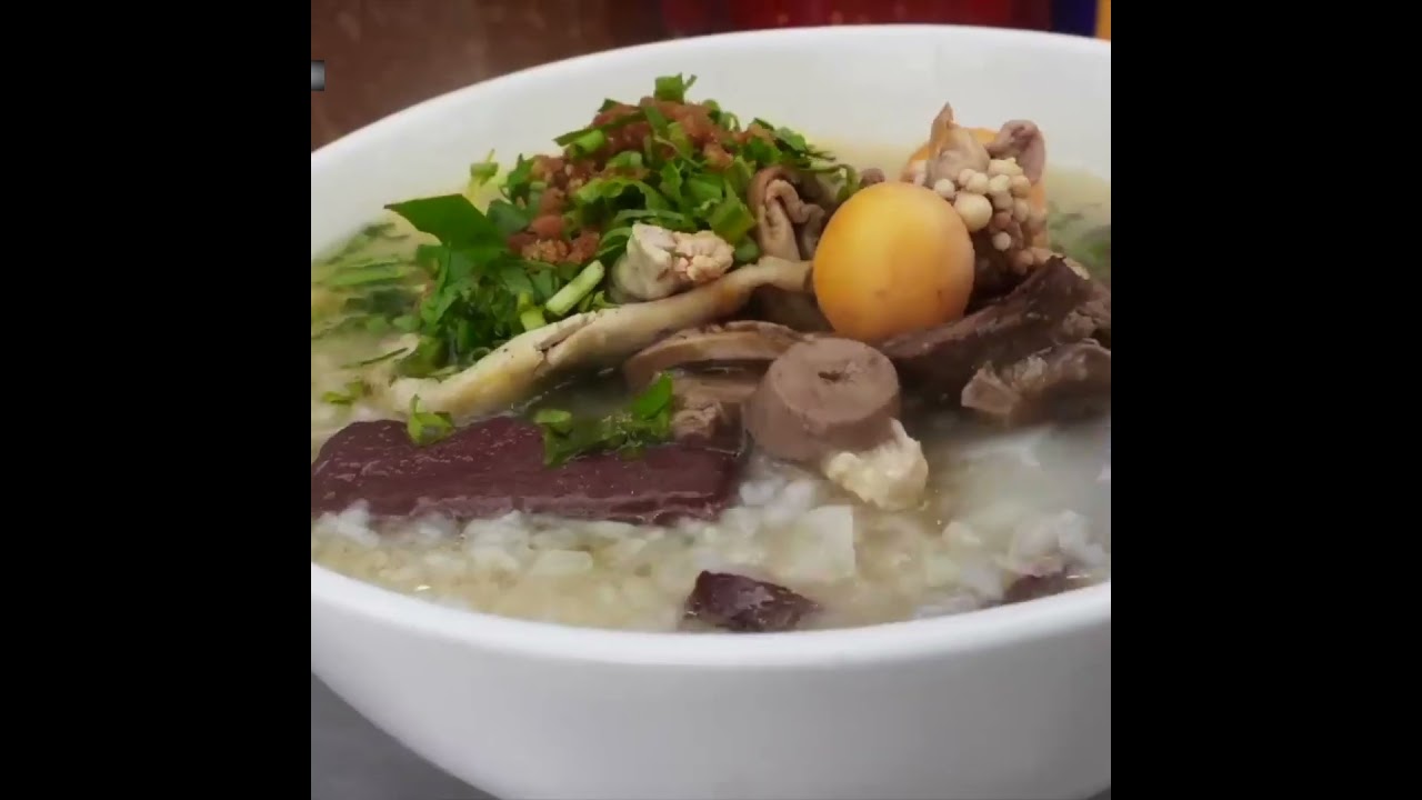 $1.25 Chicken Porridge at Phnom Penh Night Market! 🍲✨