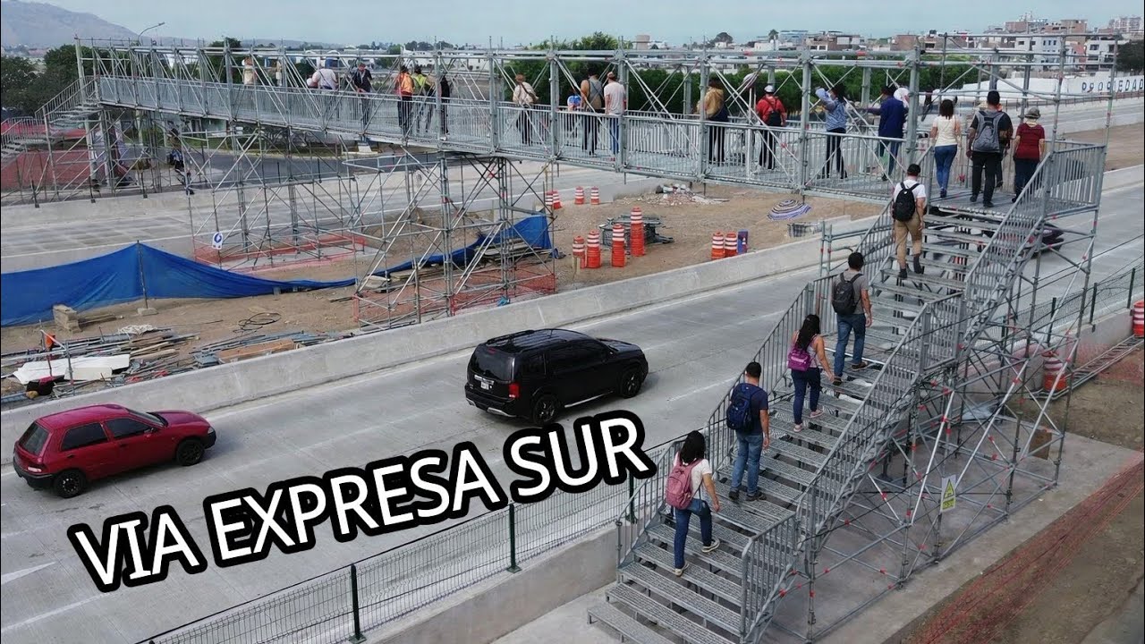 INSTALAN EL PRIMER PUENTE PEATONAL EN LA VIA EXPRESA SUR #lima #limaperu #perú #peru #viaexpresasur 