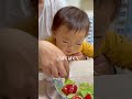 はじめてレタスを食べてみた👶