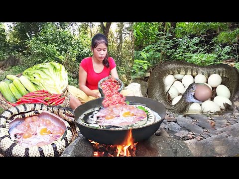 WOW Yummy Snake Lisa Cooking Soup Snake Delicious In The Woods