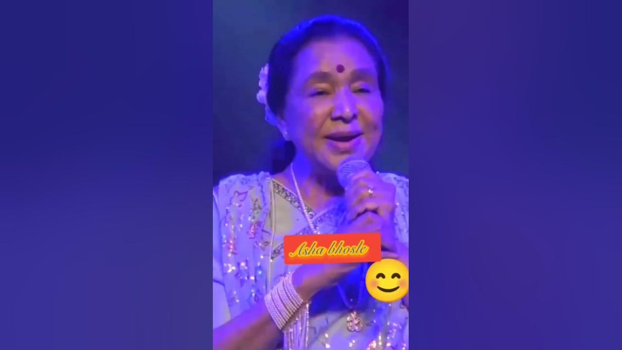 Masyaallah suara nya, pdhal udah lansia. Penyanyi asli lagu india "le Gayi" Asha bhosle