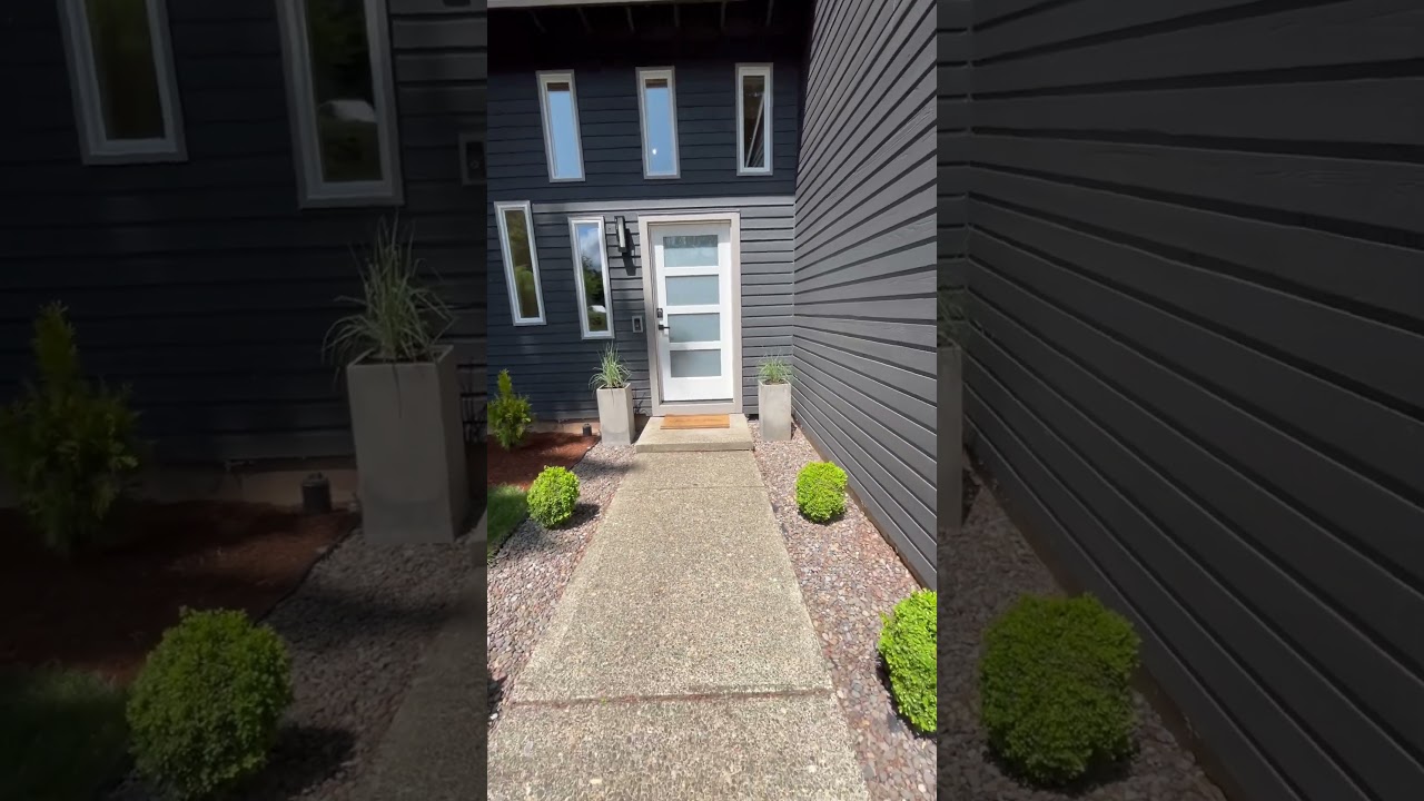 Home For Sale In Tualatin, Oregon. Features a catwalk! 