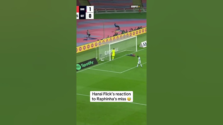 Imperdible la reacción de Flick a la falla de Raphina 😅😨 #shorts | ESPN Deportes