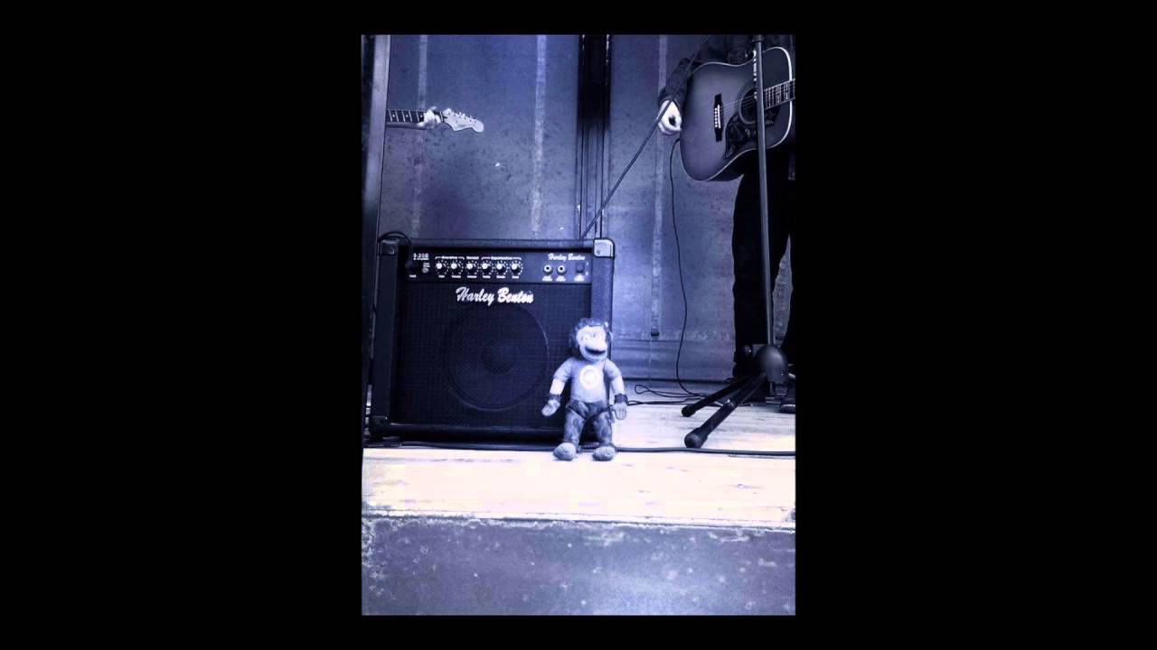 lipstick cigarette / David Branagan