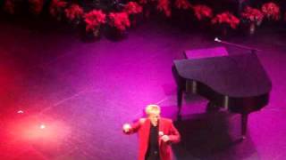 Barry Manilow - Santa Claus Is Coming To Town - 12.5.09