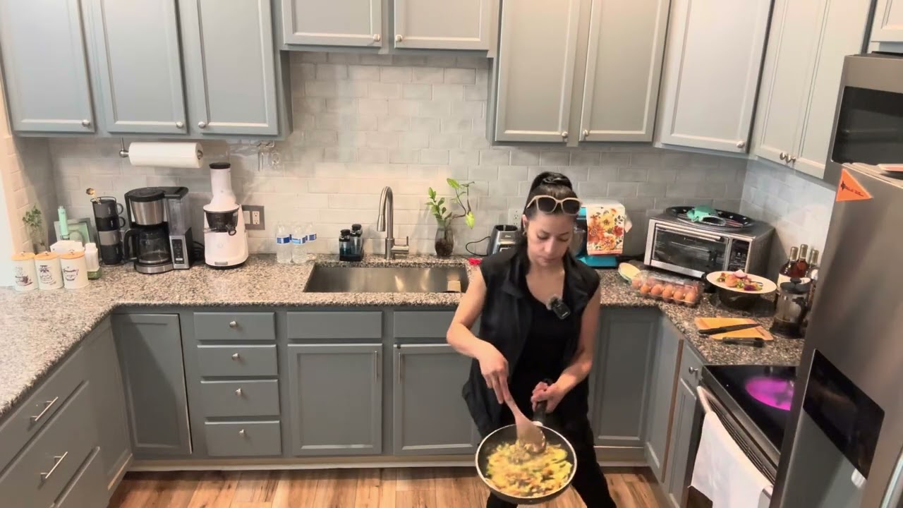 Sara en Texas Preparando su Desayuno 🥞🍳☕️