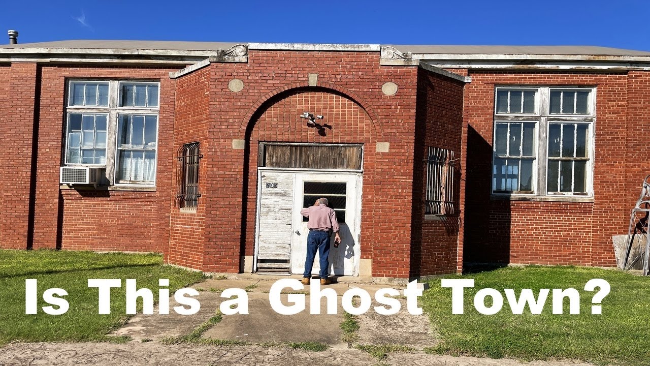 Вы бы здесь жили? Жизнь в угасающем сельском городке!