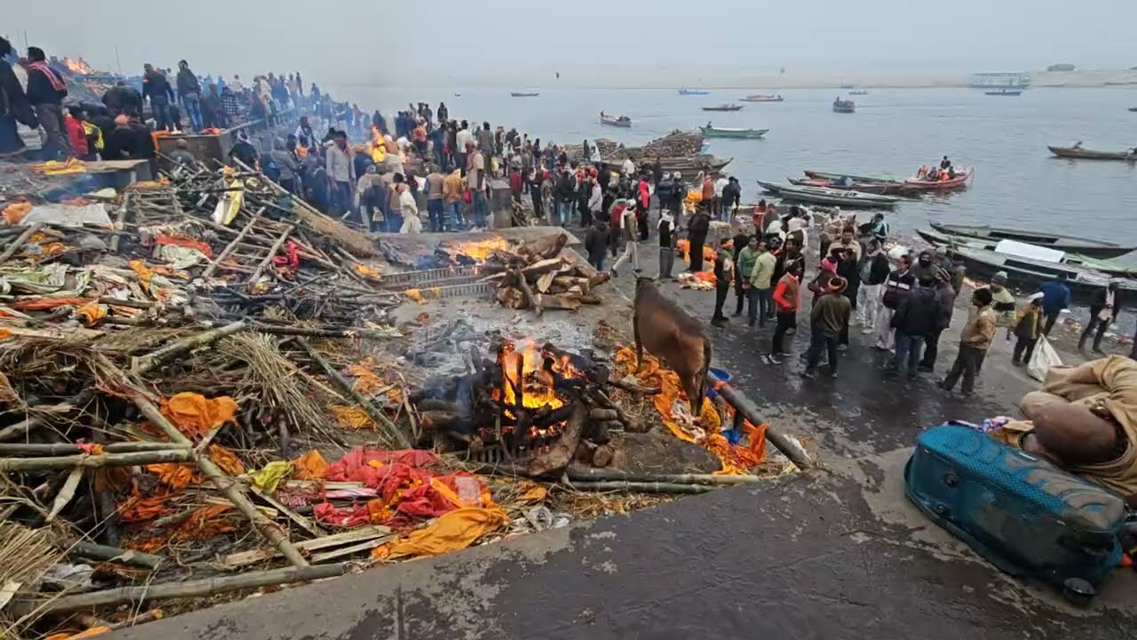 UN CORPS QUI BRULE   VARANASI   INDE