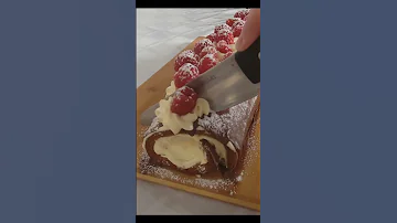 It S So Easy To Prepare This Delicious Winter Cake Roll Filled With Mascarpone Shorts 