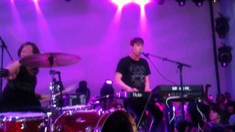 Matt & Kim perform "Block After Block" at 2011 O Music Awards