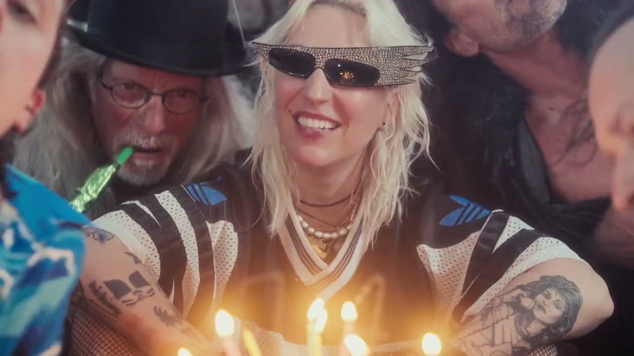 Lucie Sue - Burn your candles (official video)