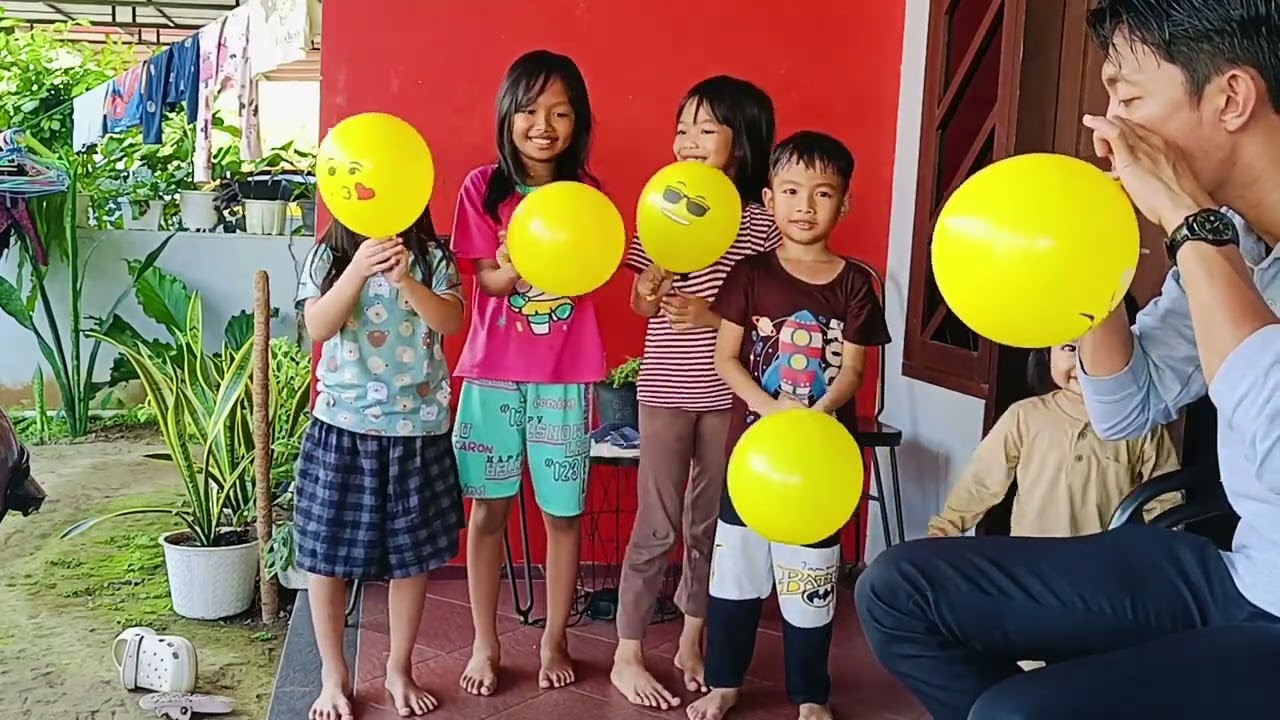 MENIRUKAN EKSPRESI YANG ADA PADA BALON 