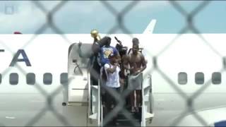 King James and the Cavs return to Cleveland as NBA champs screenshot 1