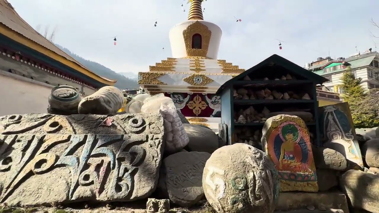 Manali Mall Road se 2 Min Door Ye Beautiful Buddhist Temple #manali #himachal #travel 