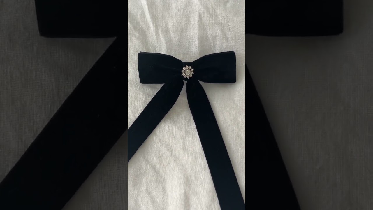 this Emi Jay bow barrette is SO cute
