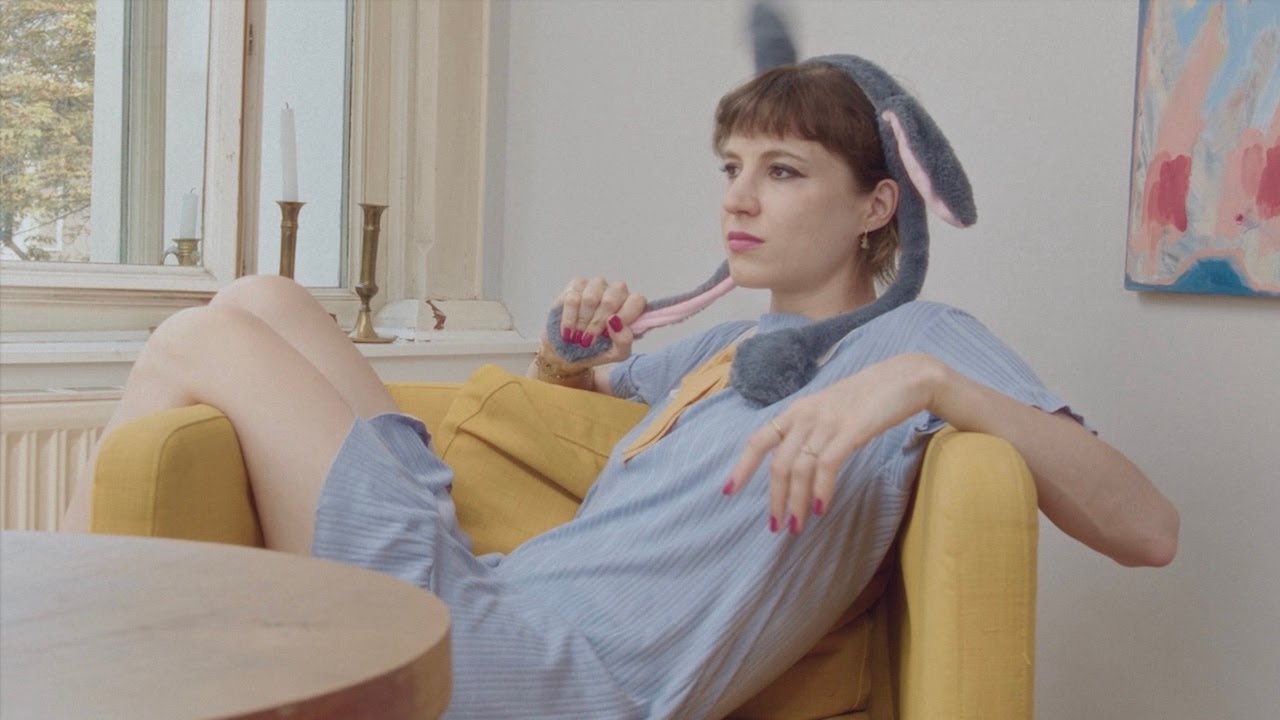 Alexandra Feusi - Hello Sunday (Official Video) - YouTube