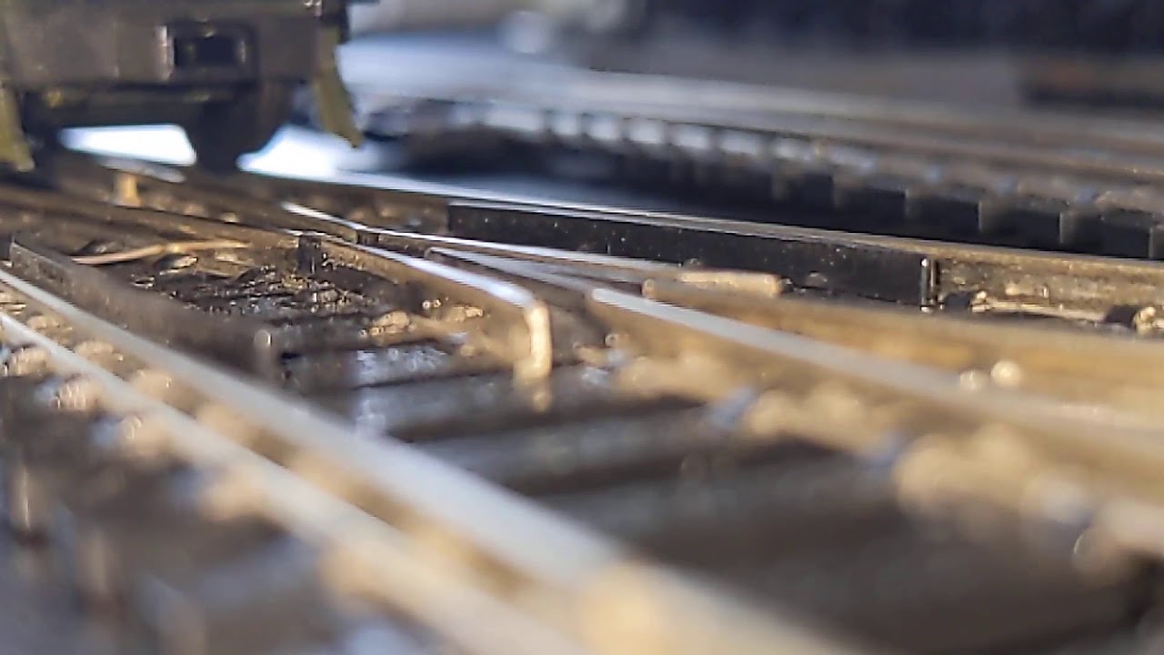 Bachmann Class 66 - Derail on points slow motion