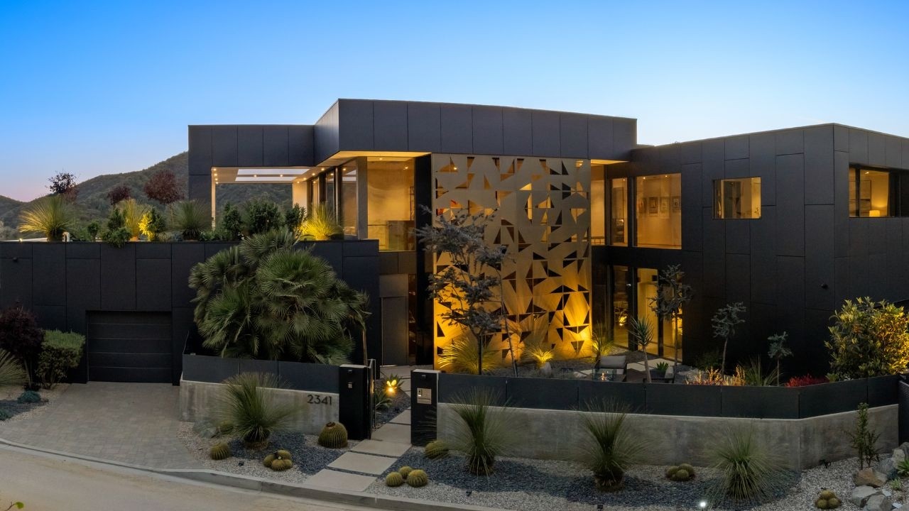 2341 Gloaming Way, Beverly Hills, CA 90210