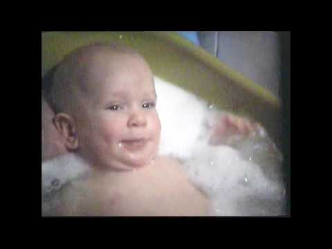 babybad--"in-meiner-badewanne-bin-ich-kapitän"