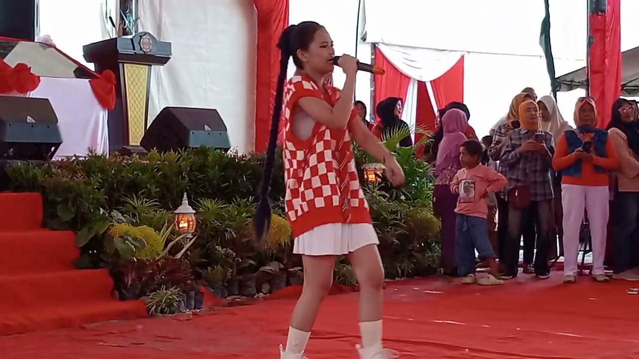 Nia dan Ridwan Lida kini ikt hdr di dondang mriahkn acara Polda Kaltim cup di lpngn tmbk modern