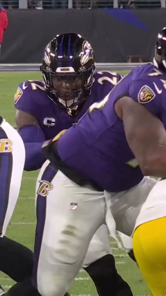 dude is a bulldozer ? #derrickhenry #baltimore #ravens #nfl #nflplayoffs