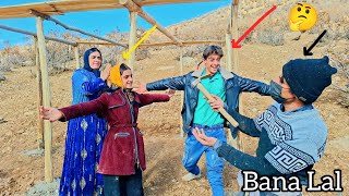 Download Lagu Un uomo muto ha scioccato due coppie di innamorati nella foresta👰‍♂️🤵 MP3