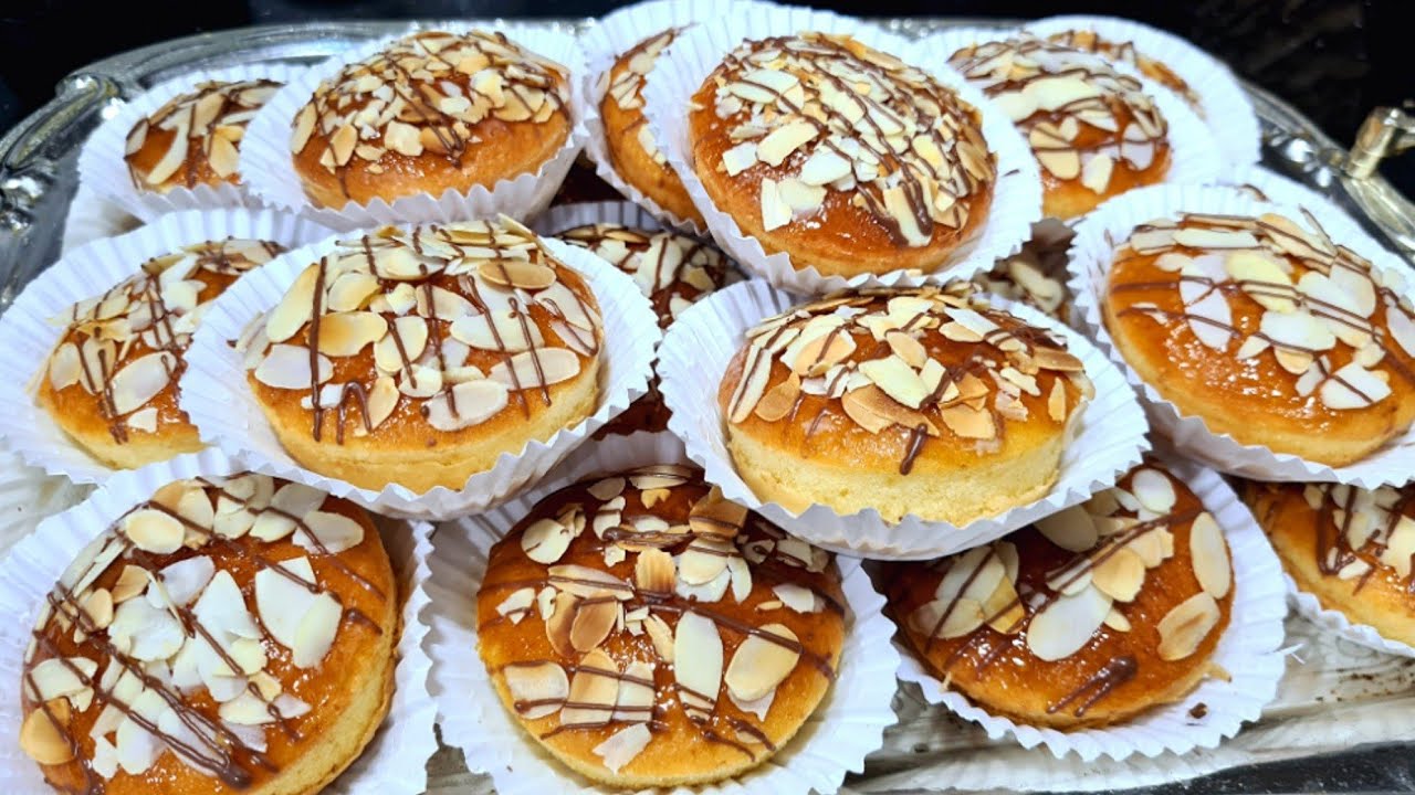 كي تبحرلك جربي هاذ الكيكات الصغار ورديلي خفة وبنة وطراوة ما ينشبعوووش مع فطور صيفي فالبنييين