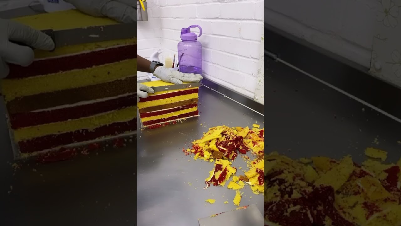 Wow! A Gucci bag cake