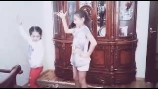 Mənim Bacım Uşağa Necə Oynamağı Öyrədir