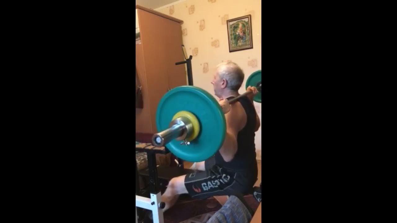 Наклоны со штангой на плечах сидя 64+ - YouTube