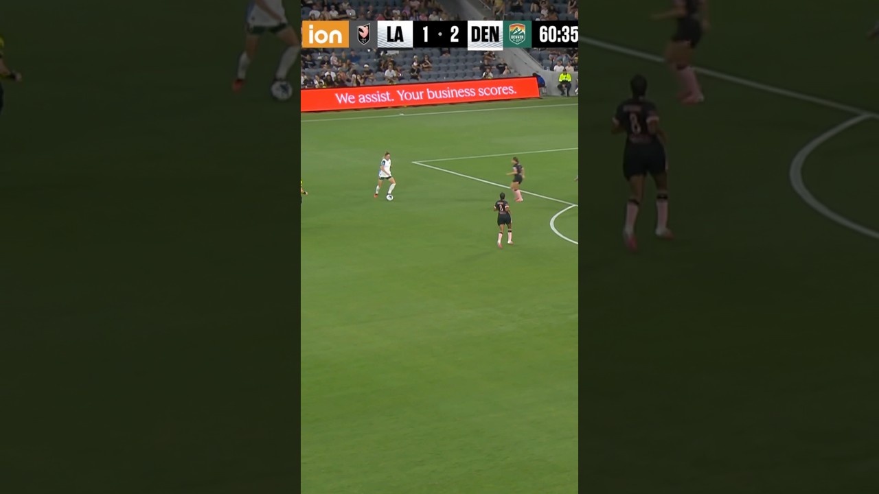 Defender Janine Sonis with her 10th goal of the season for her hometown club 🫨 #nwsl