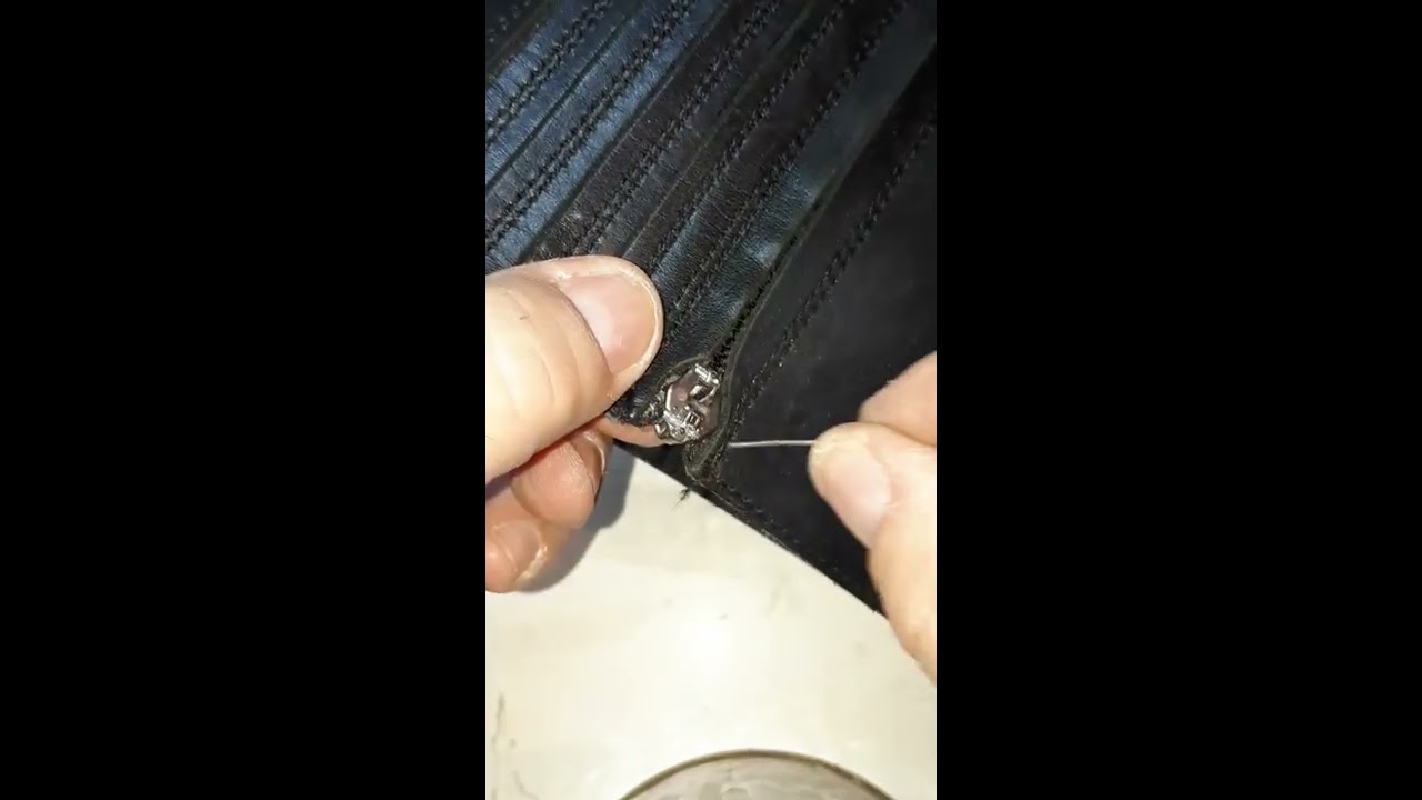 RIparazione del tiretto di una cerniera per stivali