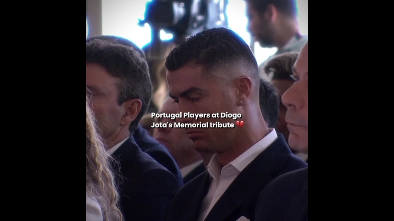 Portugal Players pat tribute to Diogo Jota #portugal #football #diogojota #sad